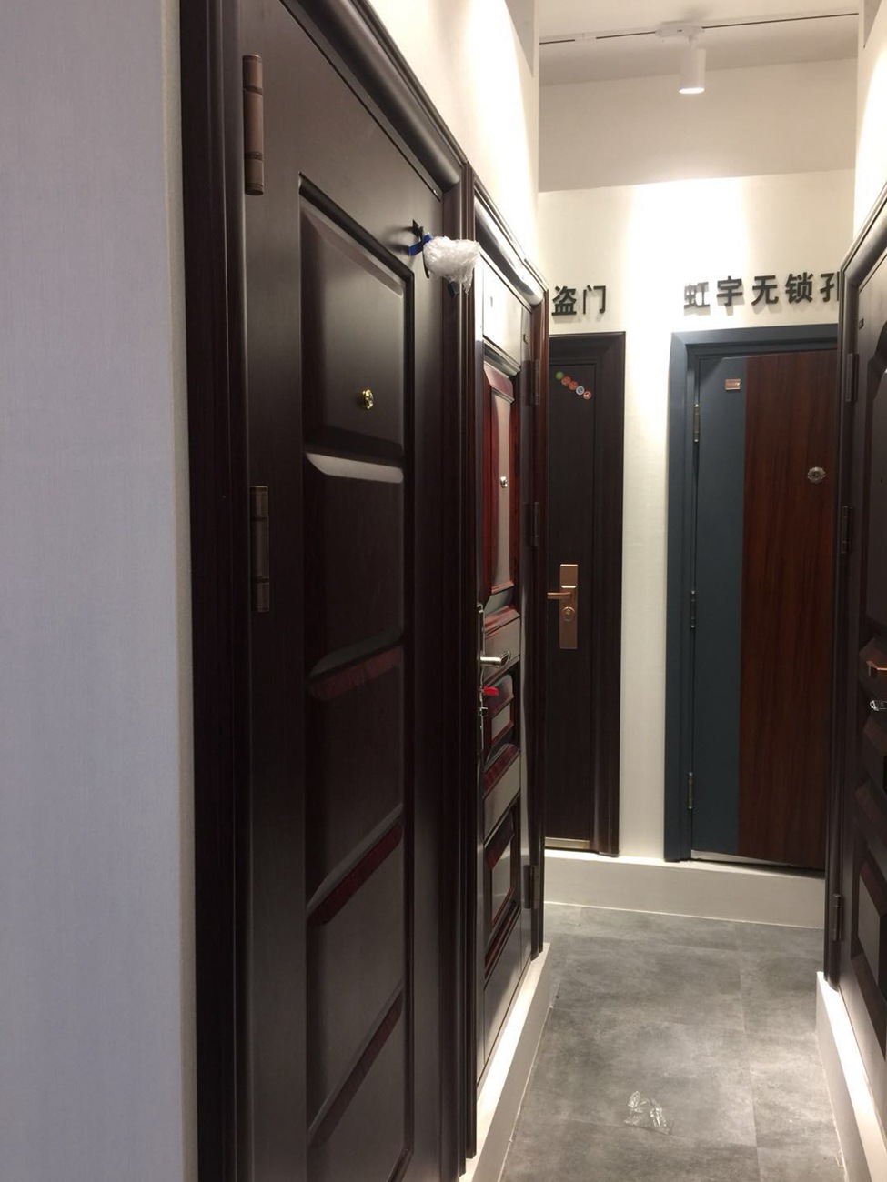 江苏省常熟专卖店加盟店展示-虹宇无锁孔智能防盗门安全门加盟代理招商