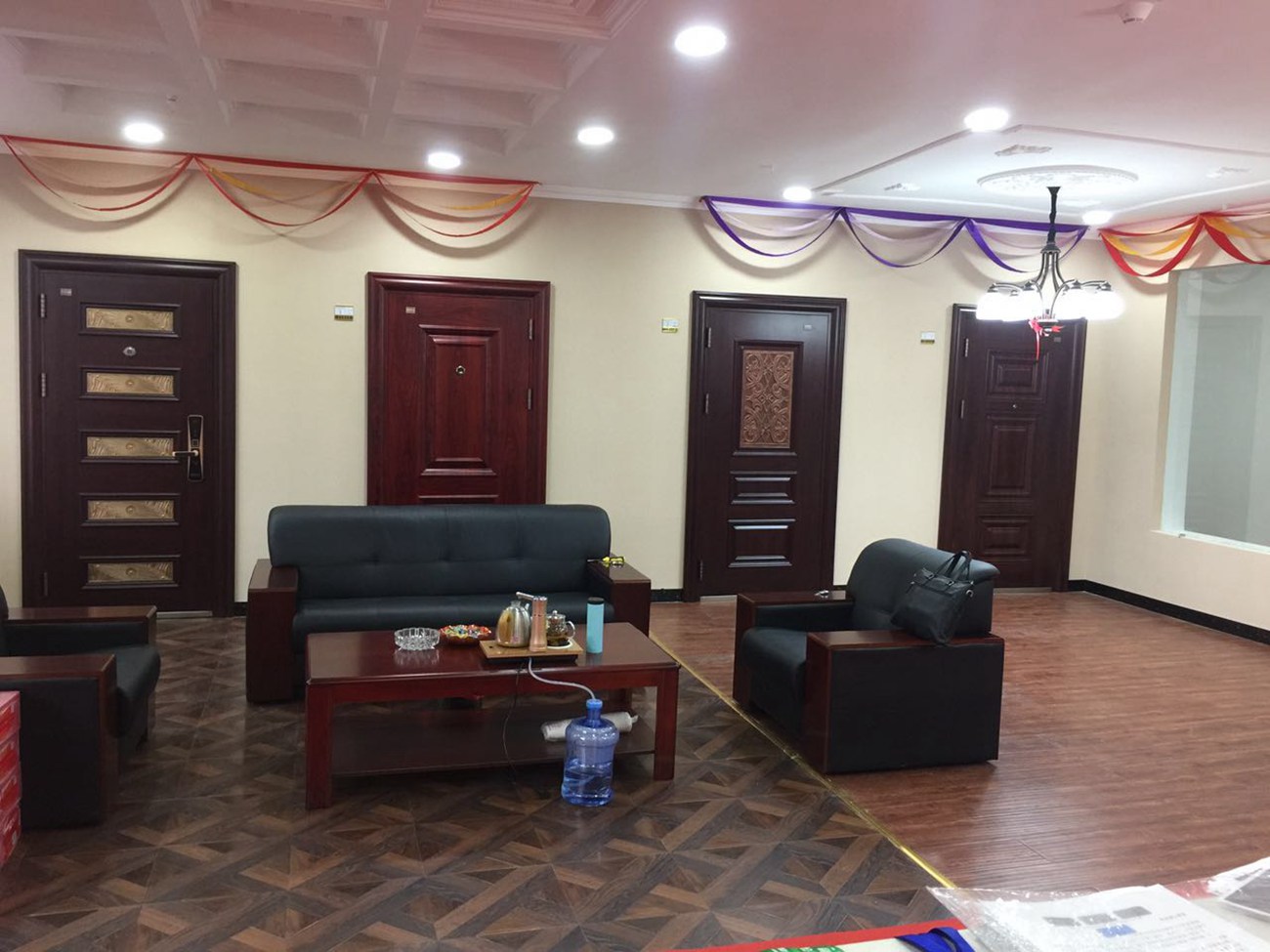 山西吕梁专卖店加盟店展示-虹宇无锁孔智能防盗门安全门加盟代理招商