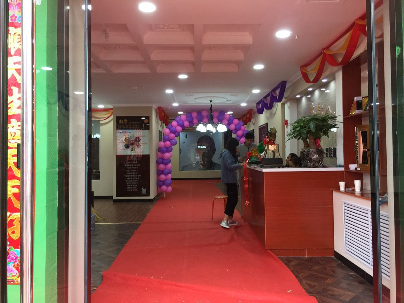 山西吕梁专卖店加盟店展示-虹宇无锁孔智能防盗门安全门加盟代理招商