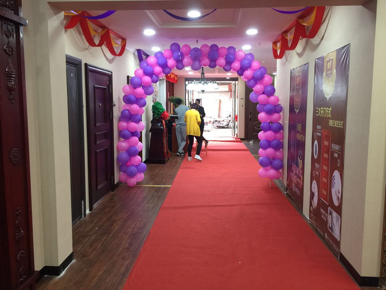 山西吕梁专卖店加盟店展示-虹宇无锁孔智能防盗门安全门加盟代理招商